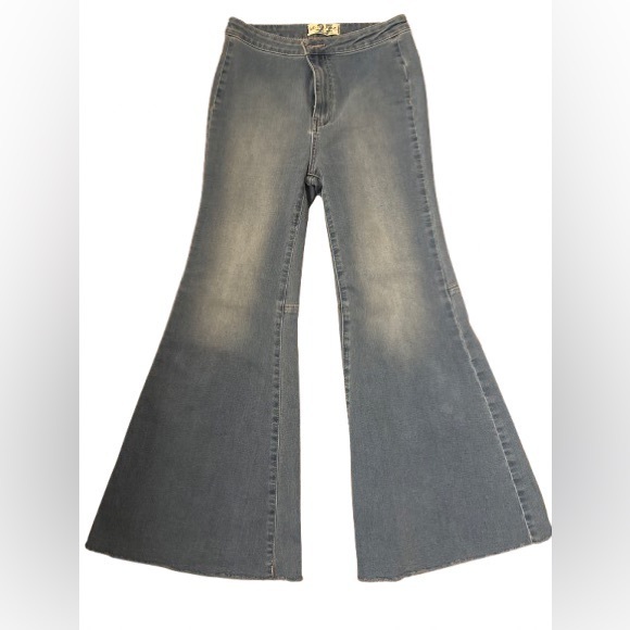 We The Free bell bottom Jeans- size 27 - Picture 1 of 7